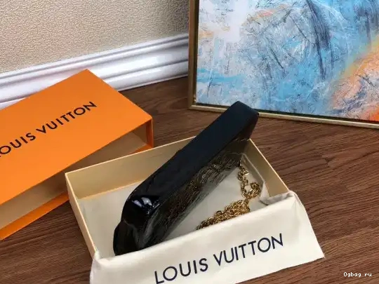 FÉLICIE LOUIS POCHETTE VUITTON 0427